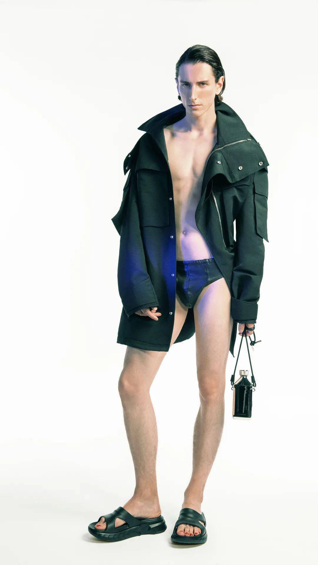 Waight|硬朗、精准、优雅又前卫，GIVENCHY换设计师后的首季度大赏！