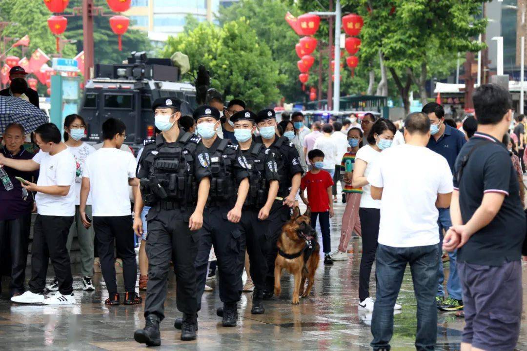 8天192小时,"国庆红"里的那抹"警察蓝"