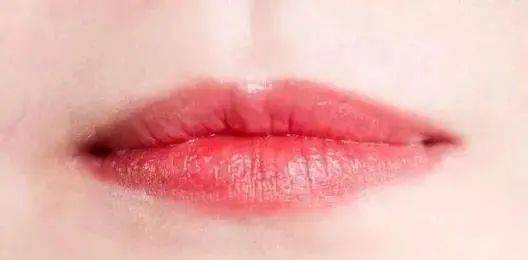 嘴唇|那些懂得珍爱自己的女孩儿，过得比较开心