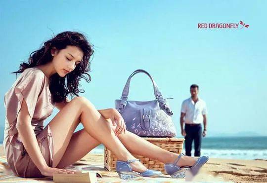 敲门砖|Angelababy进入太太圈的敲门砖，不会是红蜻蜓皮鞋吧？