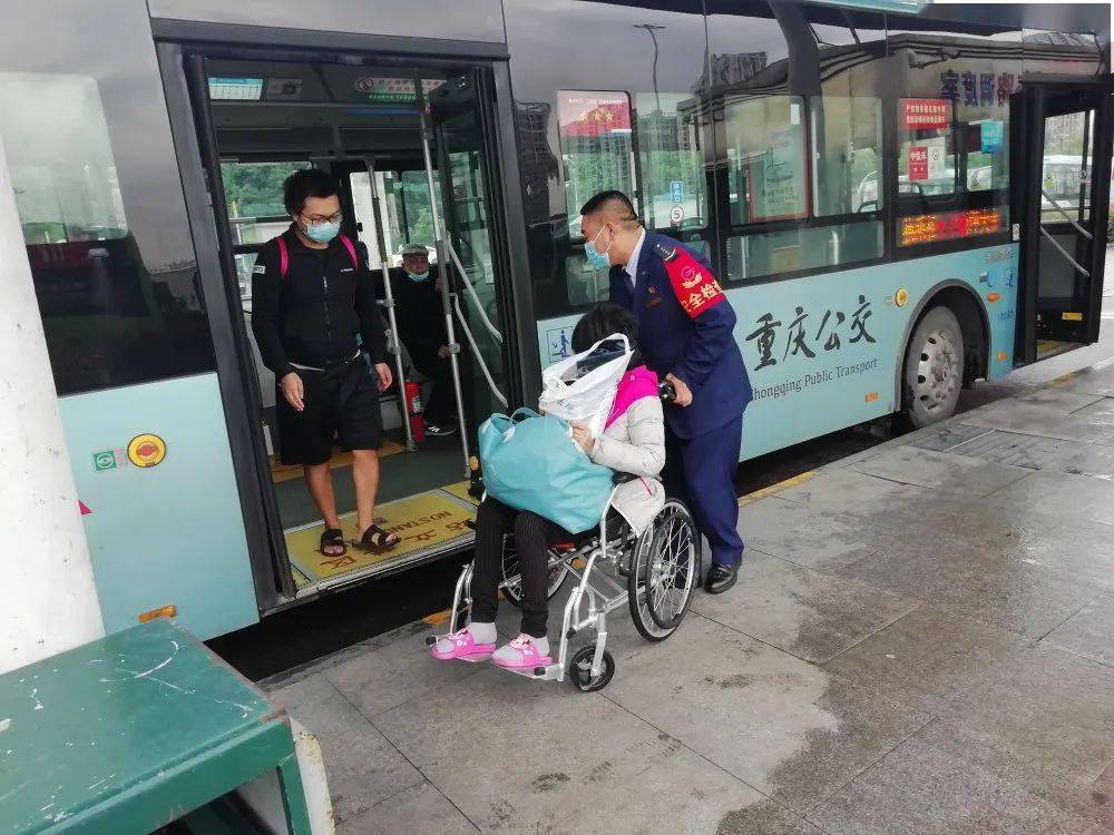 用行动诠释担当重庆公交67国庆日均服务乘客2824万人次