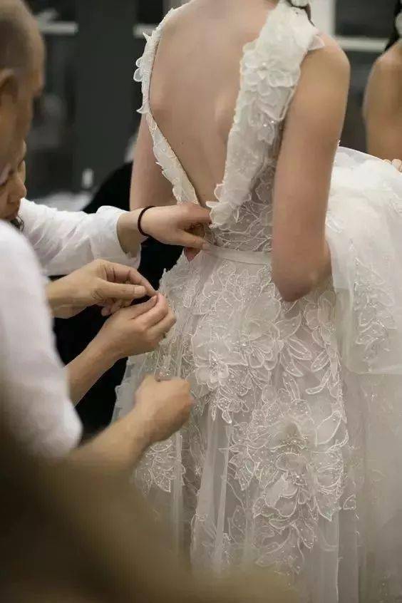 衣服|今天我要告诉你,贵跟便宜的衣服肯定是有区别!而且还很大的区别!