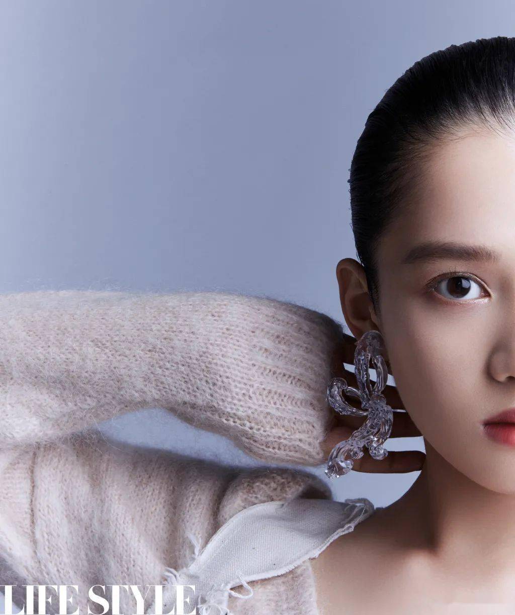 周迅|20岁零作品的她 和周迅陈坤同框都稳坐C位 到底什么来头？