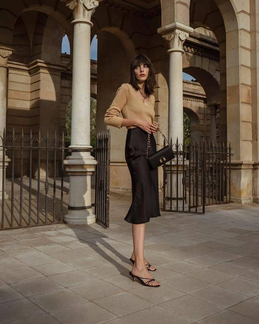 黑色|【服饰前沿】2020显白又高级，只服奶茶色