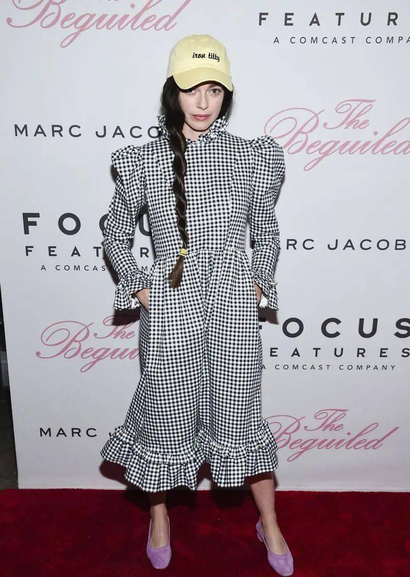 为美|还在减肥啊？这个秋天＂以胖为美＂，这几件衣服让你＂肉＂而不肿