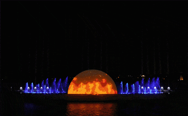 6西樵山下听音湖168米长的彩虹瀑布沿着百亩阔湖美得流光溢彩.