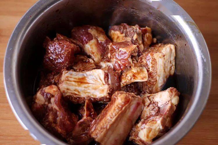 美味|这道干锅排骨也太美味了吧！隔壁邻居家的小孩都馋哭了！