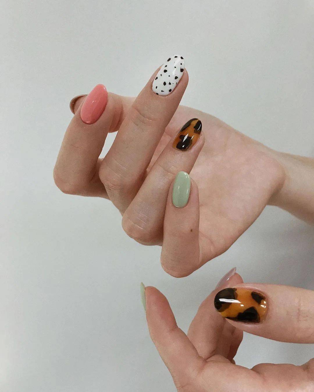 款式|赶紧存图！40款秋冬美甲，显白不挑人！