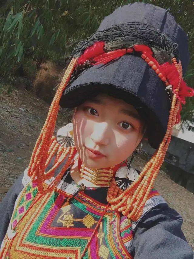 火焰|彝族女孩的火焰红