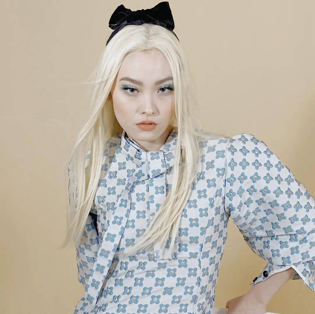 看腻|看腻了大同小异的美妆视频？不如来看看她们的！