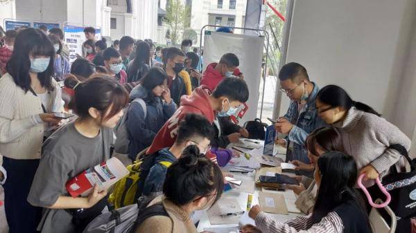 宜宾|直击 | 宜宾又有两所大学开学 迎来首批新生