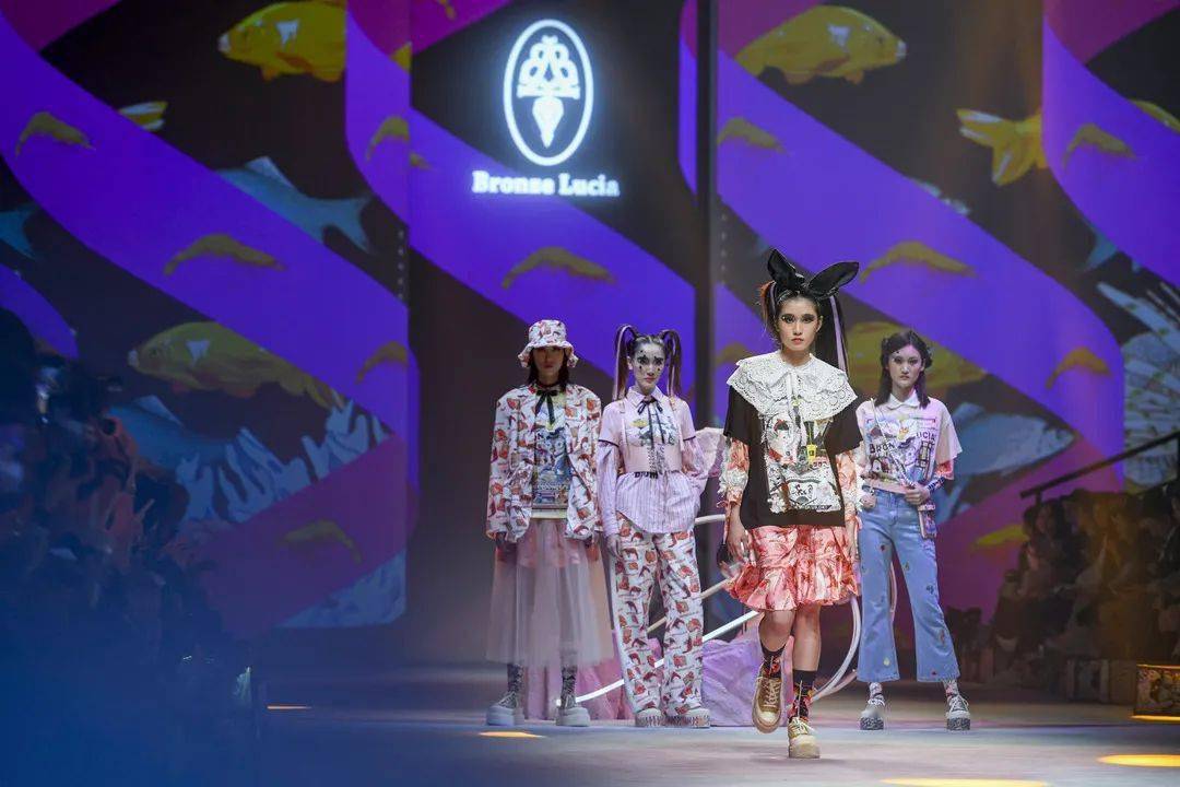 陆玺娅|不愧是你！本季最“拼”的设计师品牌～