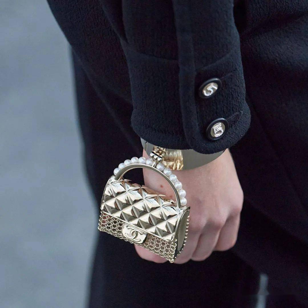 Coco|凭什么不是真金白银的CHANEL配饰,有这么多人愿意买单