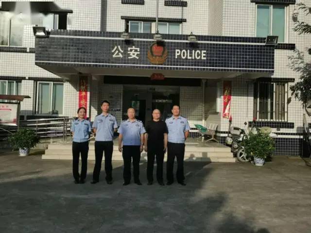 社区有个曹警官,群众都喊他"曹爸"