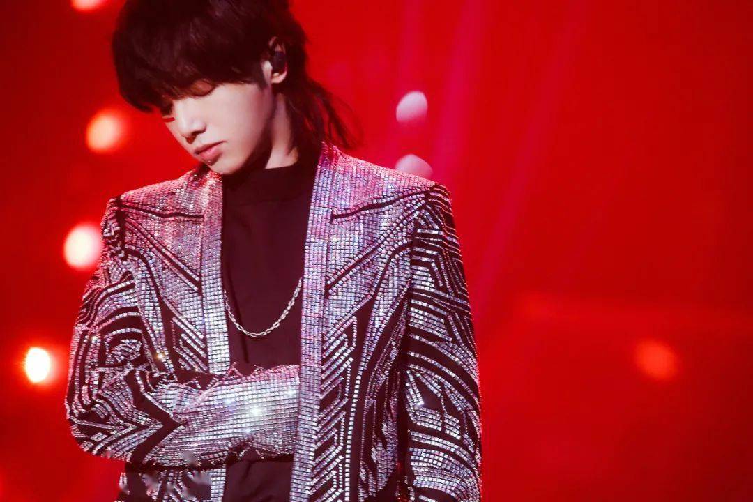 发丝|秋风吹拂发丝的温柔~是暖男啊