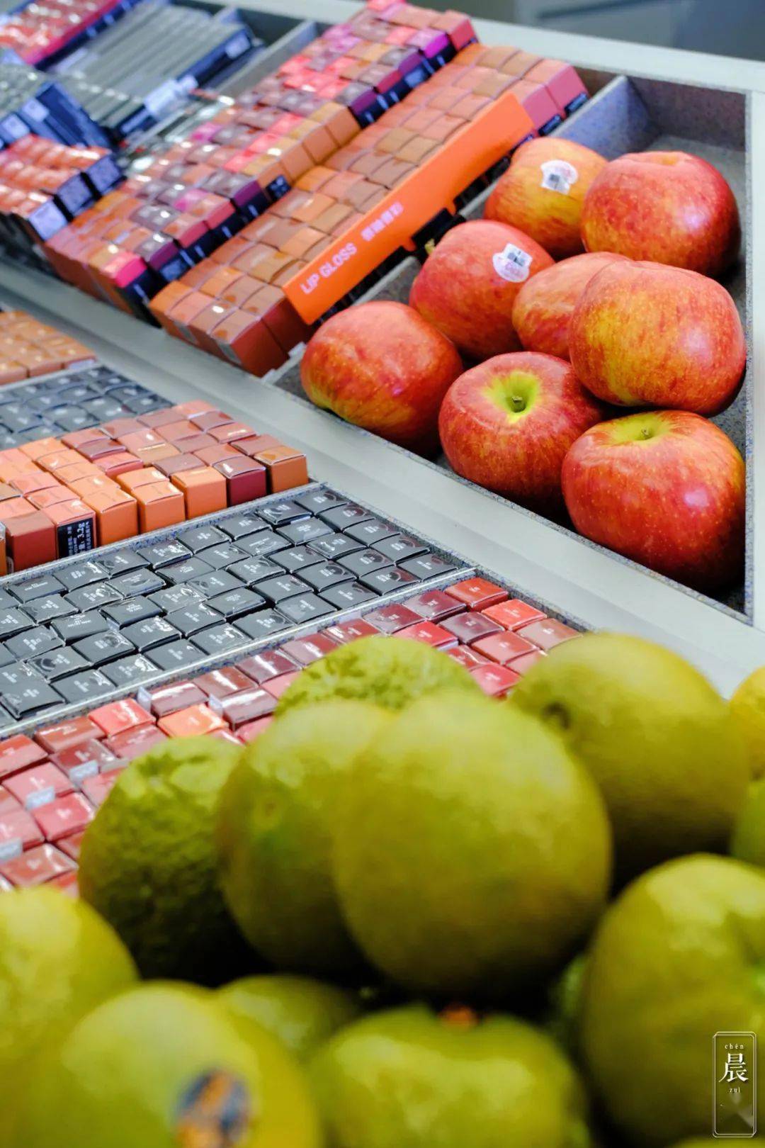 菜市场|新天地惊现美妆“菜市场”，水果和化妆品一起卖？| 小姐姐变美计划