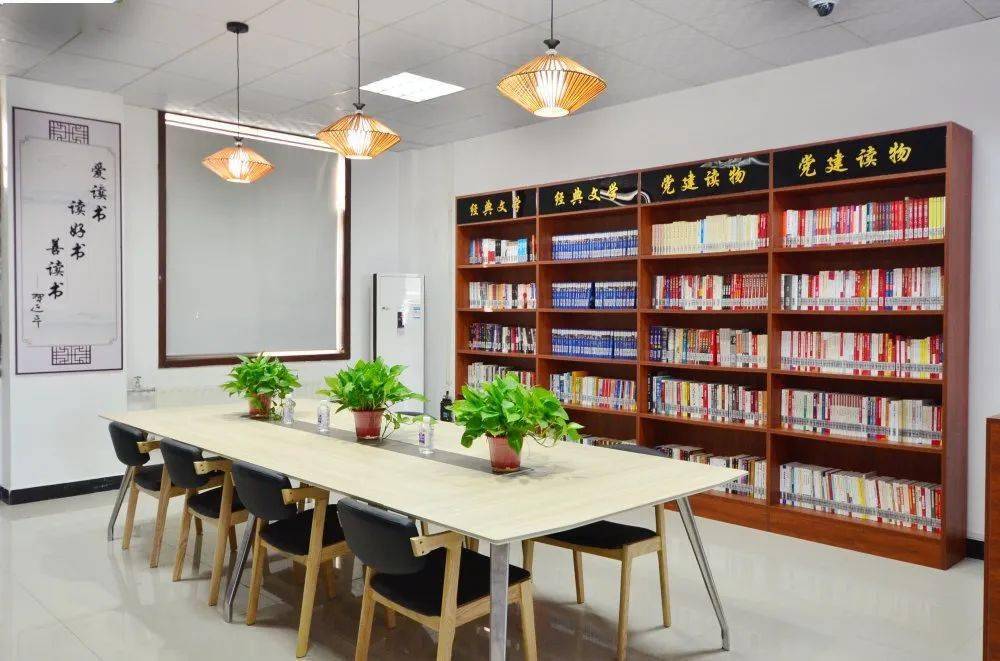 市房地产服务中心图书室荣获 "最美机关图书室"称号
