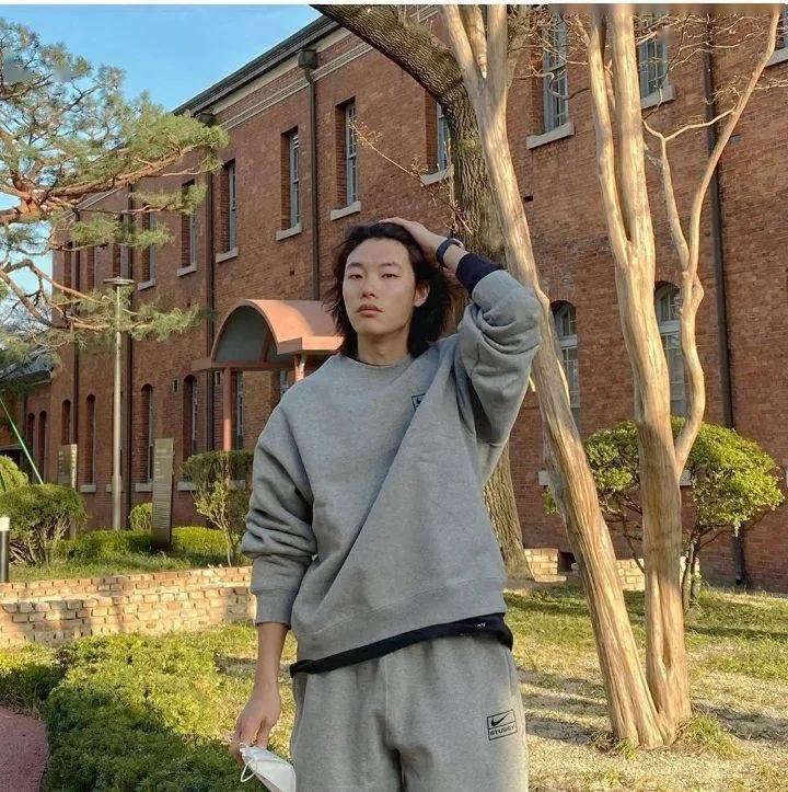 发丝|秋风吹拂发丝的温柔~是暖男啊