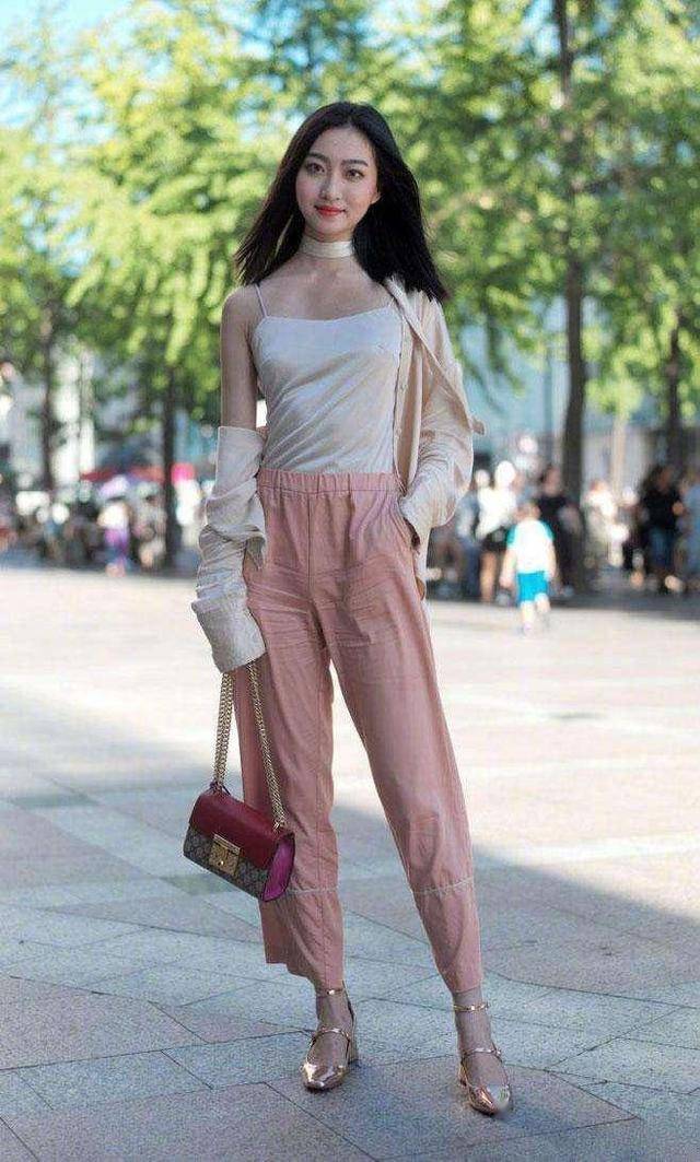 姑娘|街拍：靓丽清新的高颜值小姐姐，气质出众秀出好身材