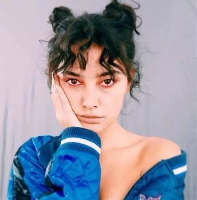 刘海|秒杀渣女大波浪！泫雅同款“泡面头”火了，get到这个发型今年秋冬美翻天！