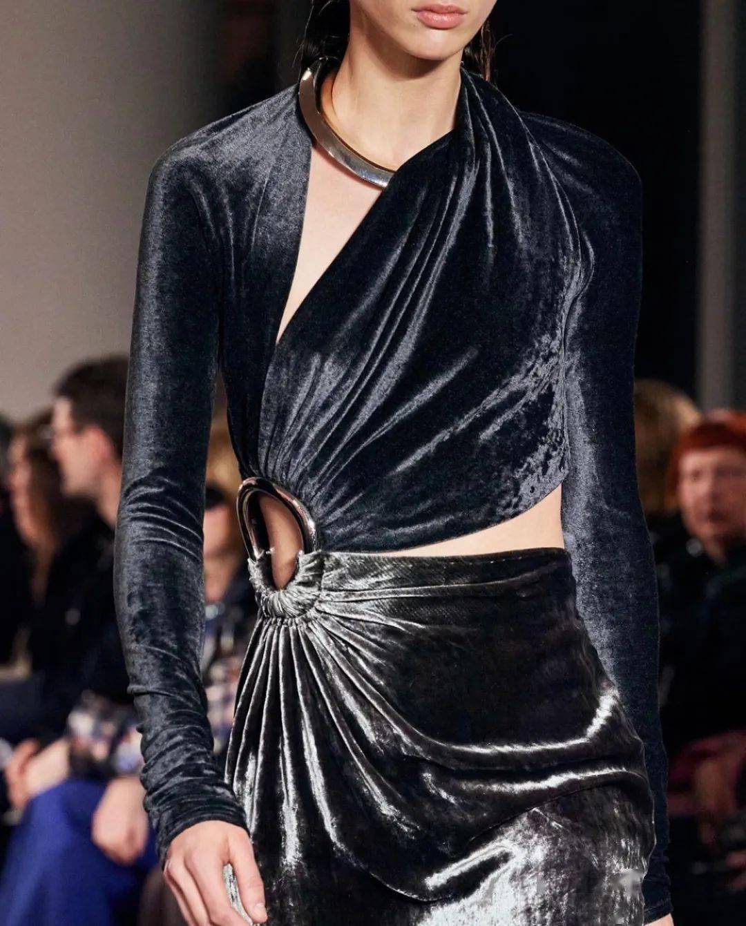 链条|易烊千玺被绑凳子上?时尚圈的链子有点厉害!