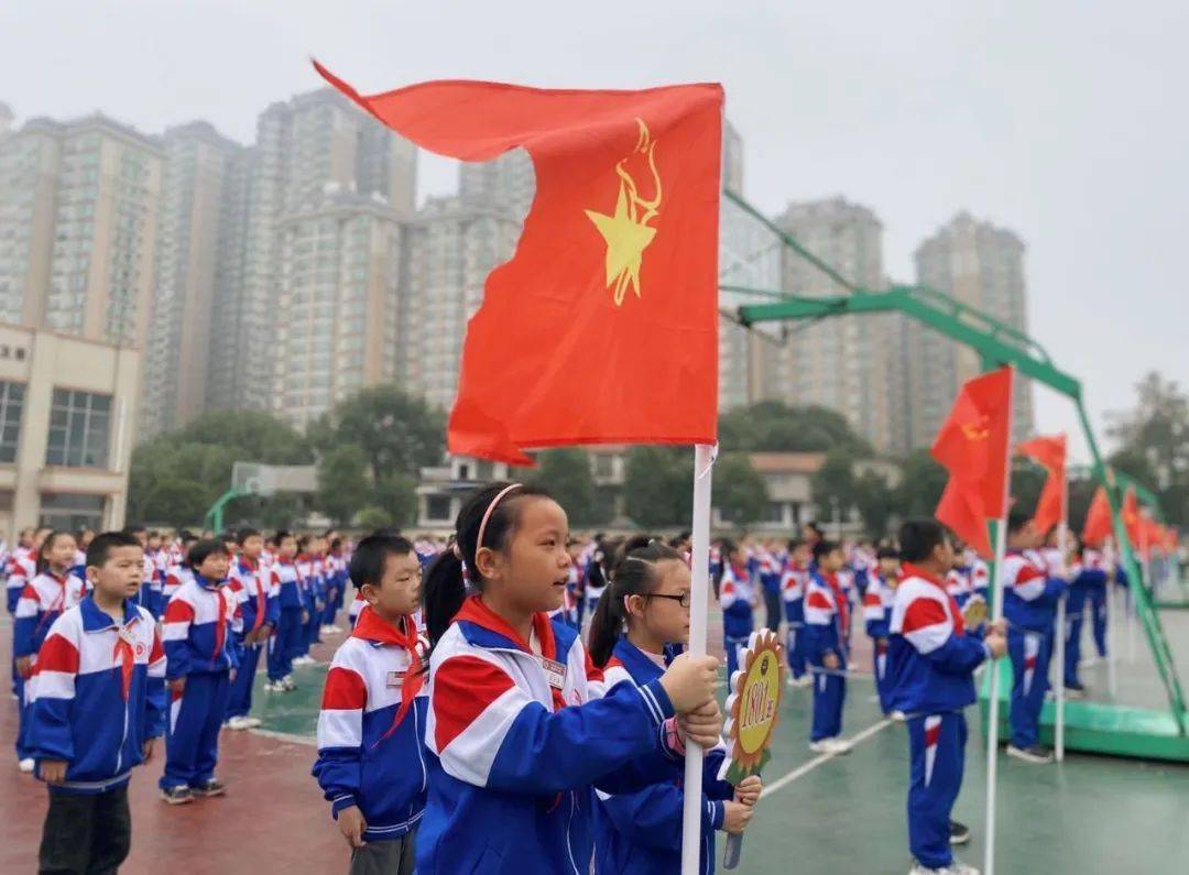 健康向上的精神风貌,让小队员们知道自己的责任,还将促进我校少先队