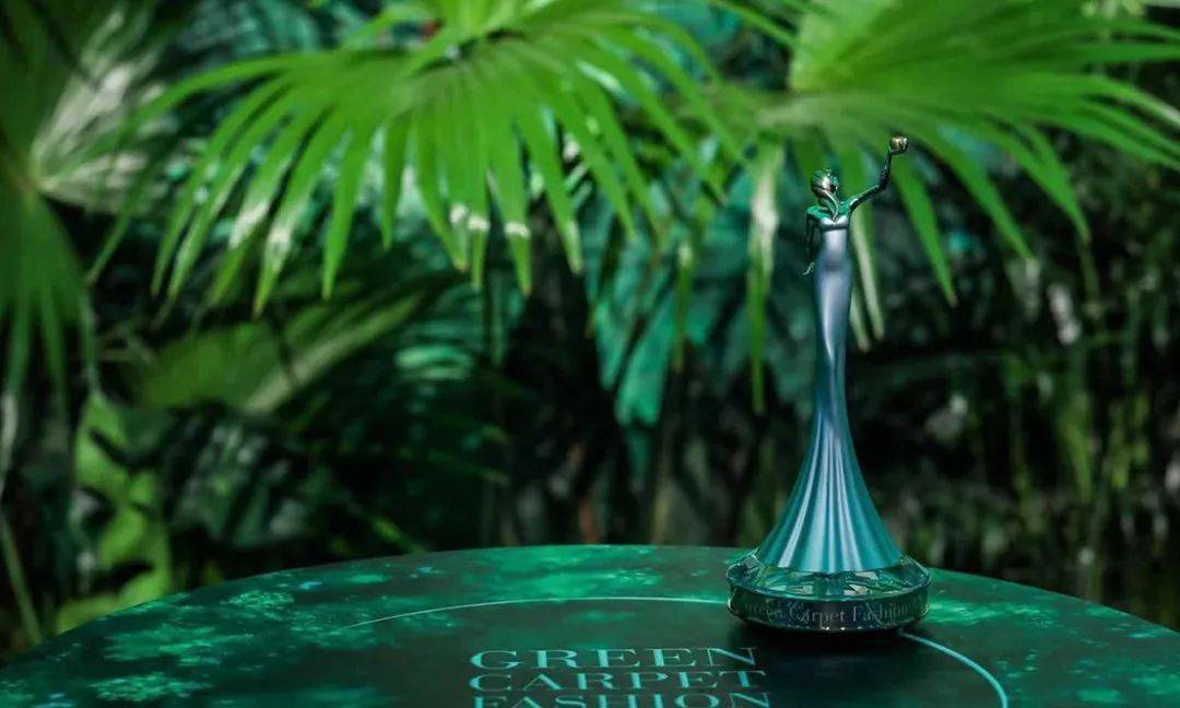 时尚|2020绿毯时尚颁奖礼上海举行,强森社交平台粉丝破2亿|直男Daily