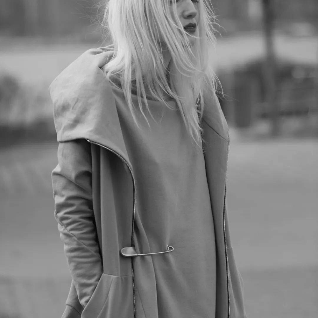 链条|易烊千玺被绑凳子上?时尚圈的链子有点厉害!