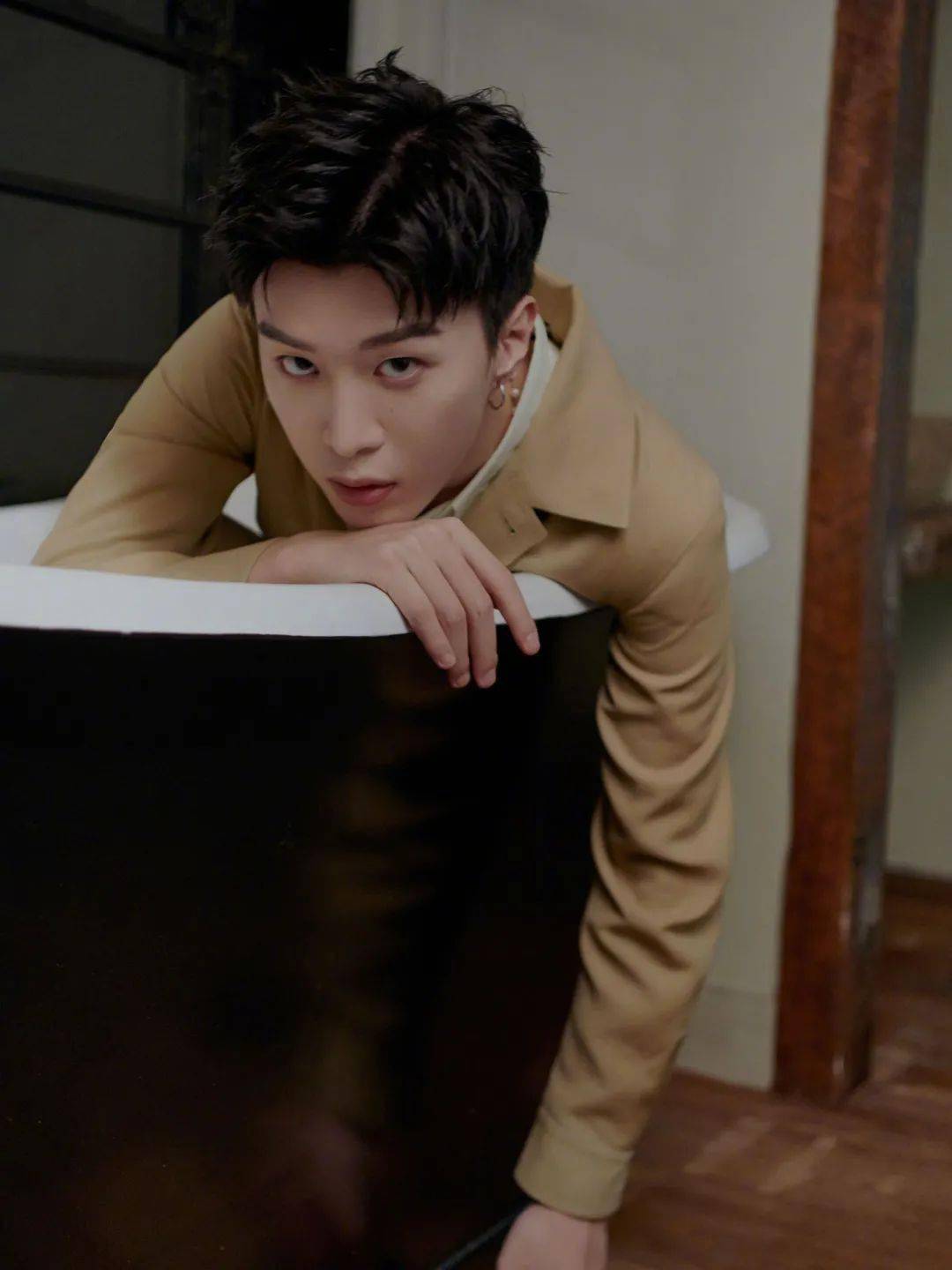 钟楚曦|快讯 | Angelababy封面、华晨宇活动、钟楚曦活动、杨超越大片