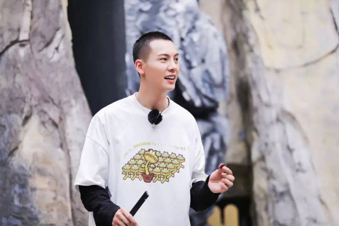 华晨宇|陈伟霆“入职”，华晨宇等明星入驻，得物App究竟有什么魅力？