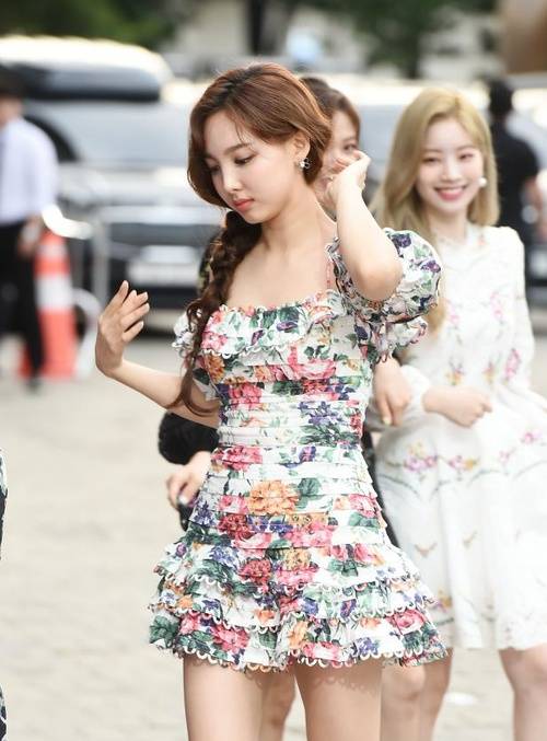 怎么样自信的穿裙子 390d9e8ba00047329e13f829abc47347.jpeg