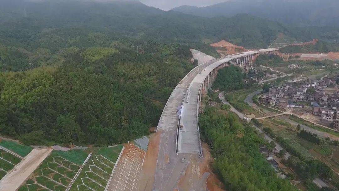 广东在建高速最长隧道——松山隧道右线