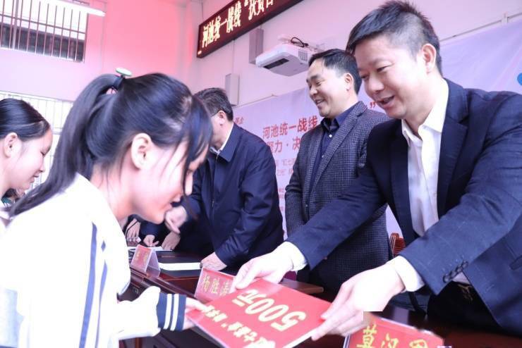 广西|助力基层教育,汉军回馈幸福——第九届“红七基金”资助雅龙中学