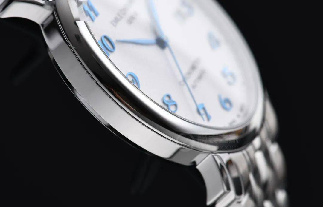 莱蒙|公价1万多 入手高颜值复古范 精准“天文台”腕表