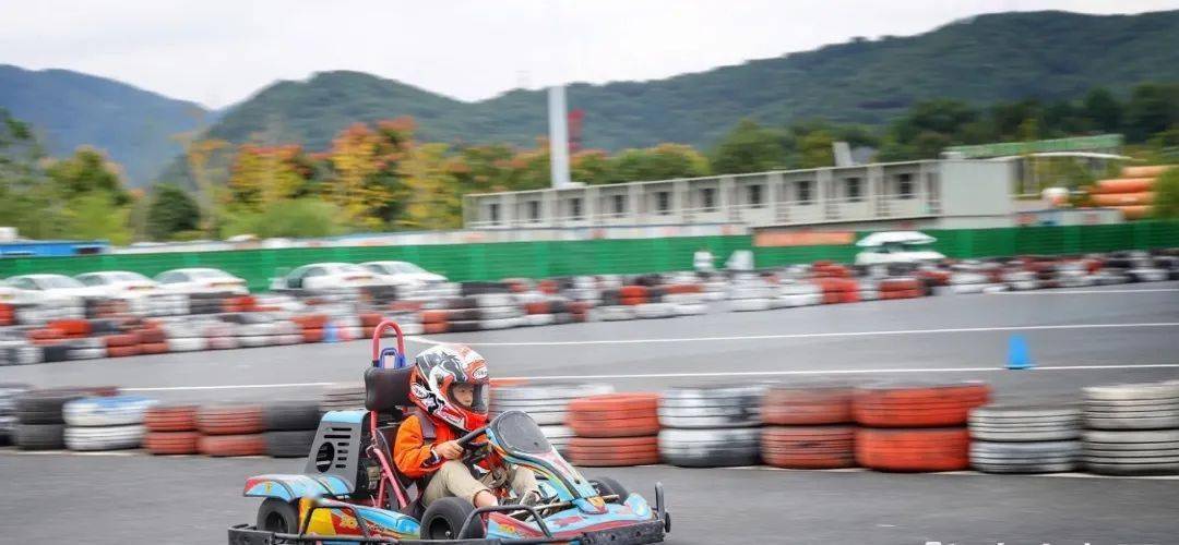 新体验|周四空间|花式团建新体验，现实版跑跑卡丁车！