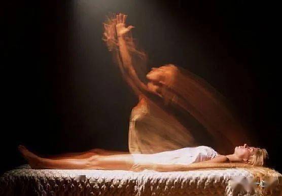 梦到自己吐,深层解析梦境中的呕吐象征意义 梦到自己吐,深层解析梦境中的呕吐象征意义