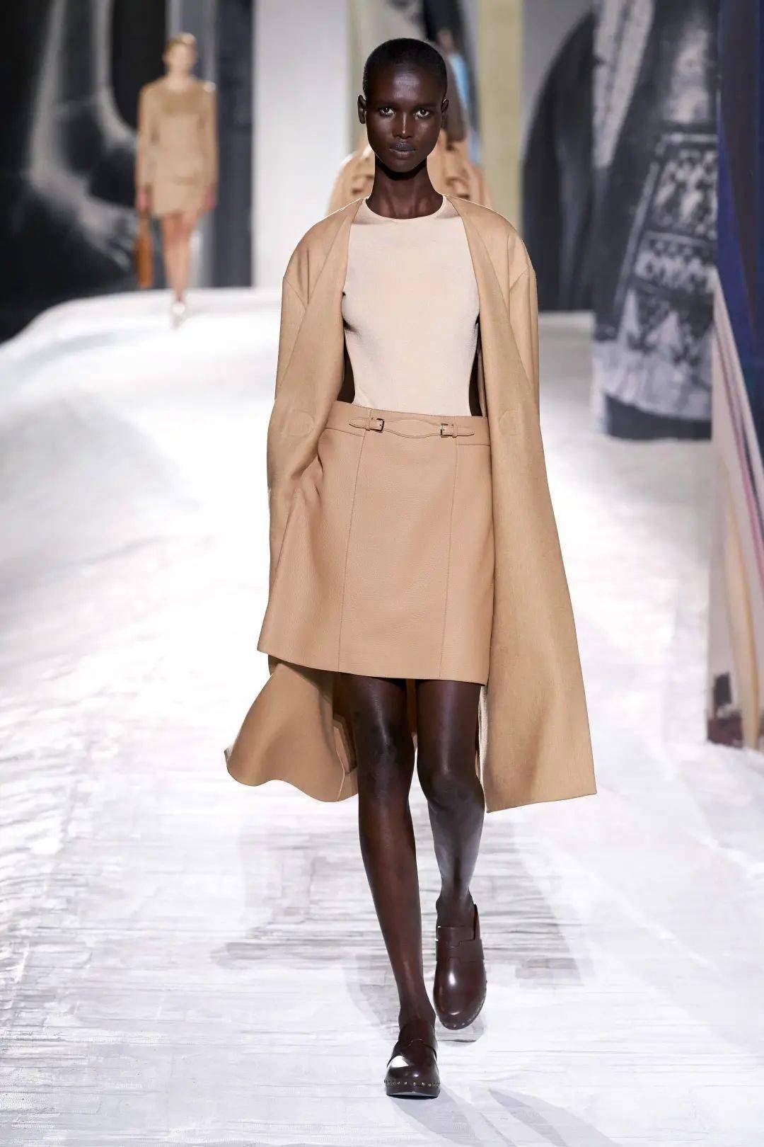 流行色|奶茶可以不喝，但奶茶色一定要拥有！（流行色之裸咖色）