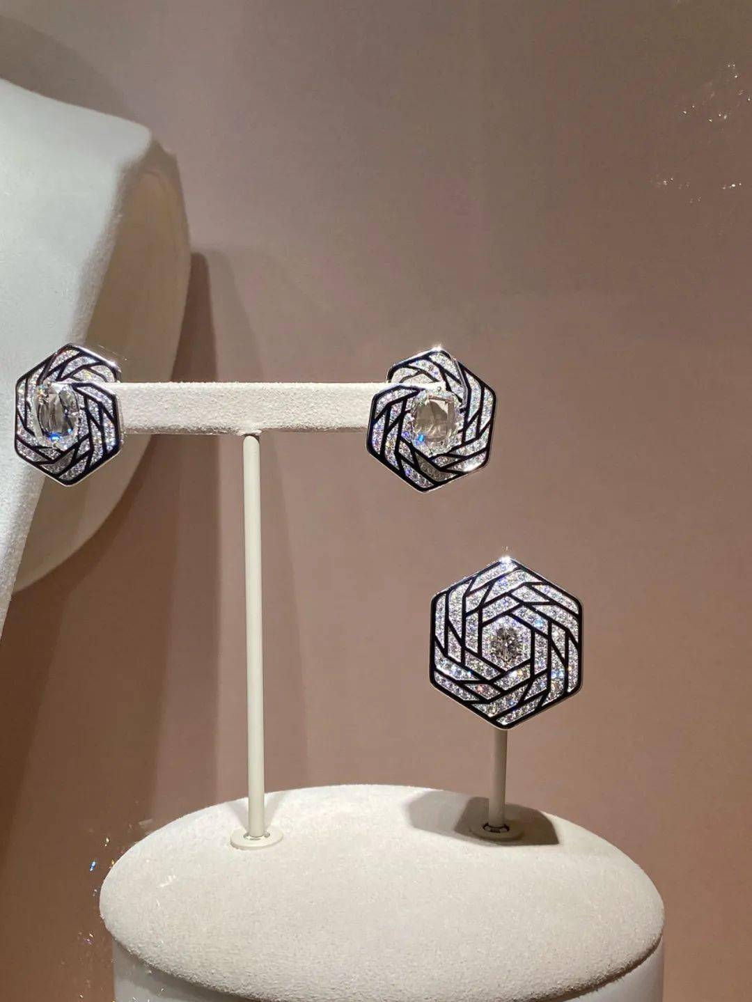 珠宝|看高级珠宝的心情，就像爱上金城武