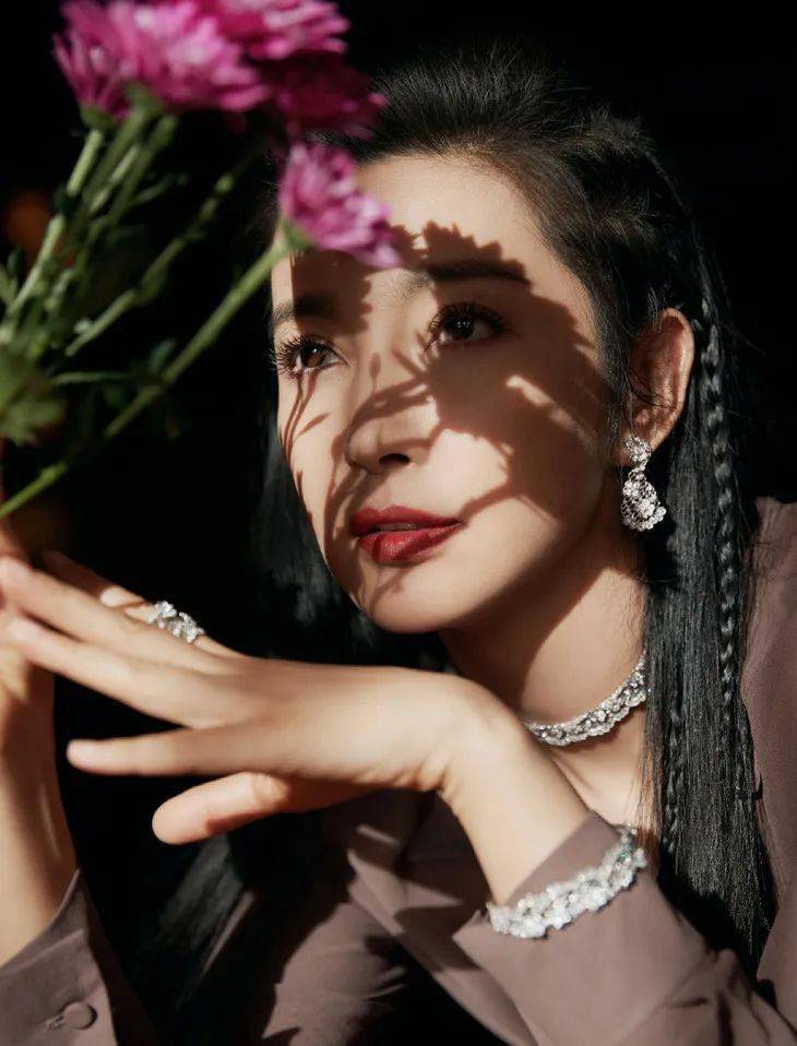 Lancel|壹周潮话题 | 一周看了三场珠宝展，今年又买不成保时捷了！（狗头）