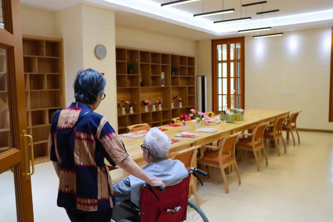 建立社区托老所