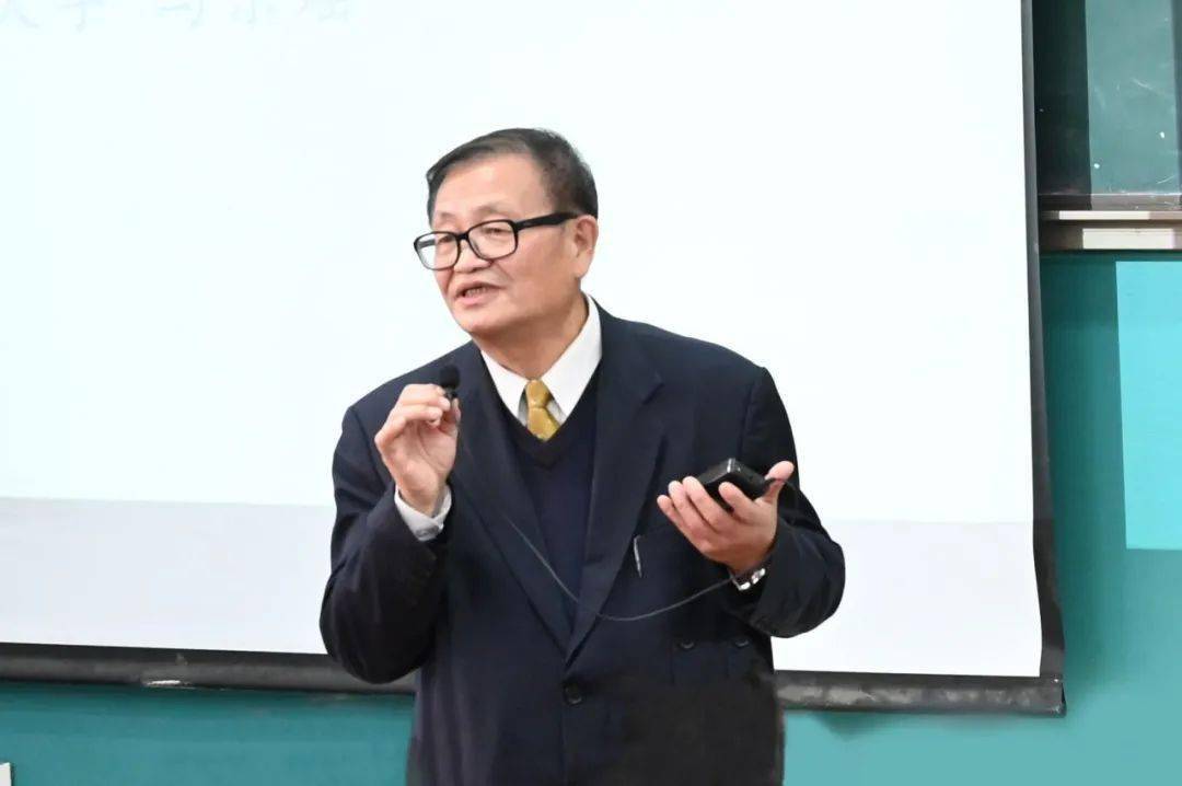 文法学院院长陈仲利教授此次名师一堂课集综合性,开放性,多元性为一体