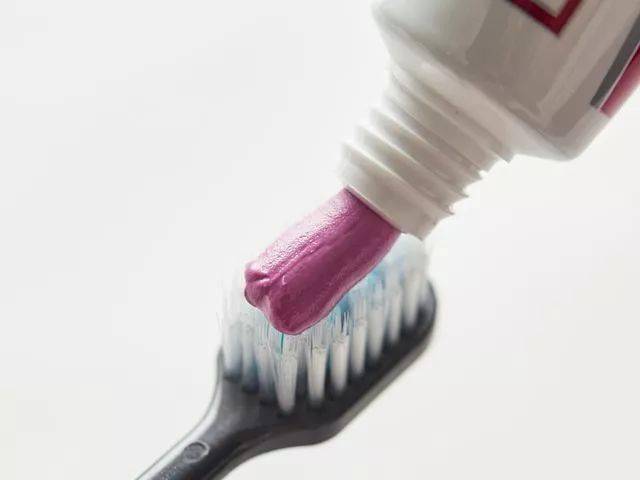 牙膏|揭秘！全球80万牙医不洗牙的秘密...