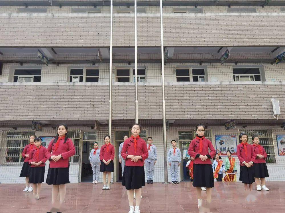 合肥市巢湖路小学举行"勤俭节约是美德"主题升旗仪式