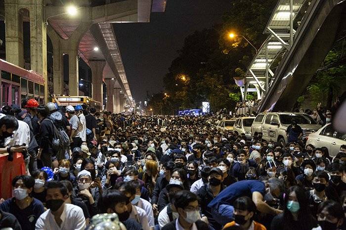 恒达首页控制游行:泰国政府要封即时通讯APP,誓言保护王室 (图2) 恒达首页控制游行:泰国政府要封即时通讯APP,誓言保护王室 (图2)