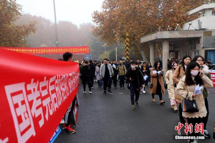 人数|国考报名迎高峰期 多个岗位竞争已超1500:1