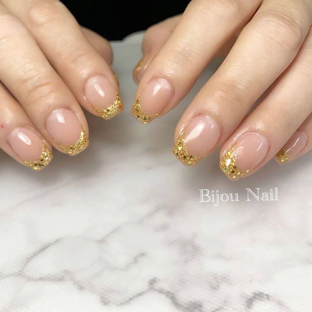 款式|每刻美丨两大流行款式的秋季美甲新鲜直达