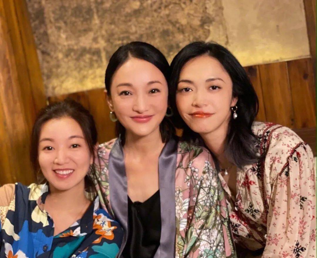 岁月|擦个口红就美出圈,这才是岁月不败的美人!