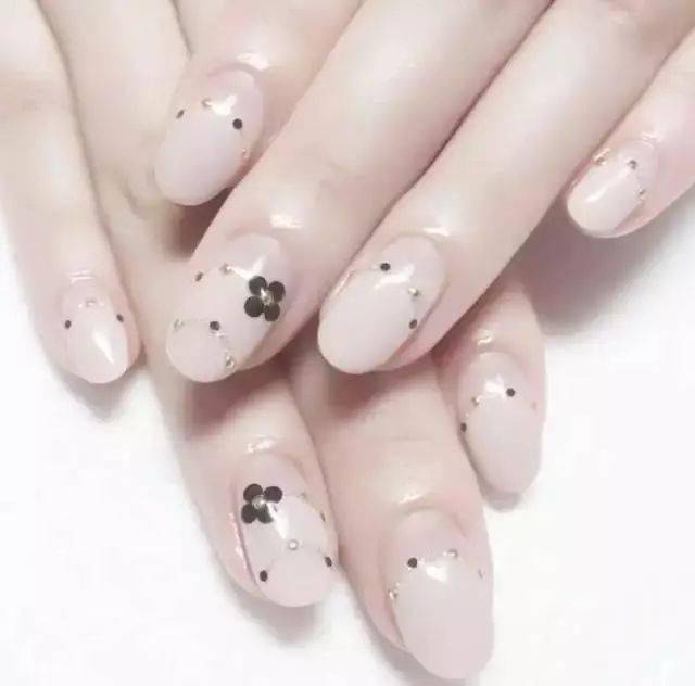 颜色|上班族专题，简约低调的美甲！