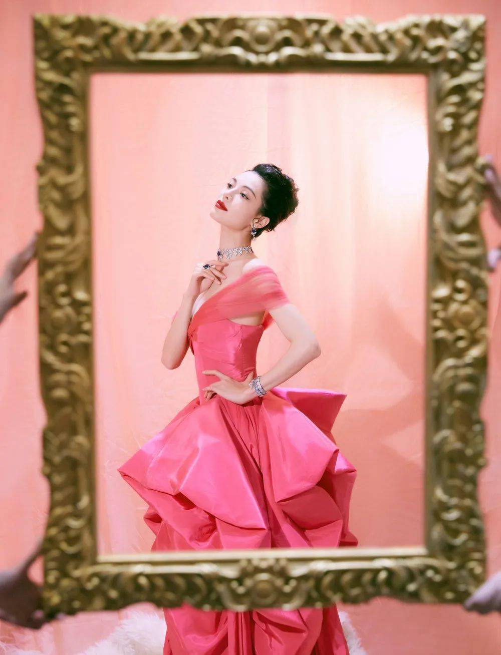 宝格丽|气哭了 | 钟楚曦戴14克拉宝格丽项链，却被上海名媛无情压制