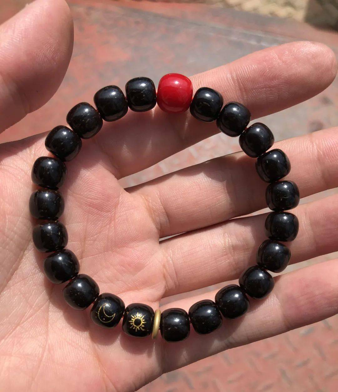 玩友|配饰顶流！有人说它是每个文玩人配串的梦想！价格却没想象中那么贵！